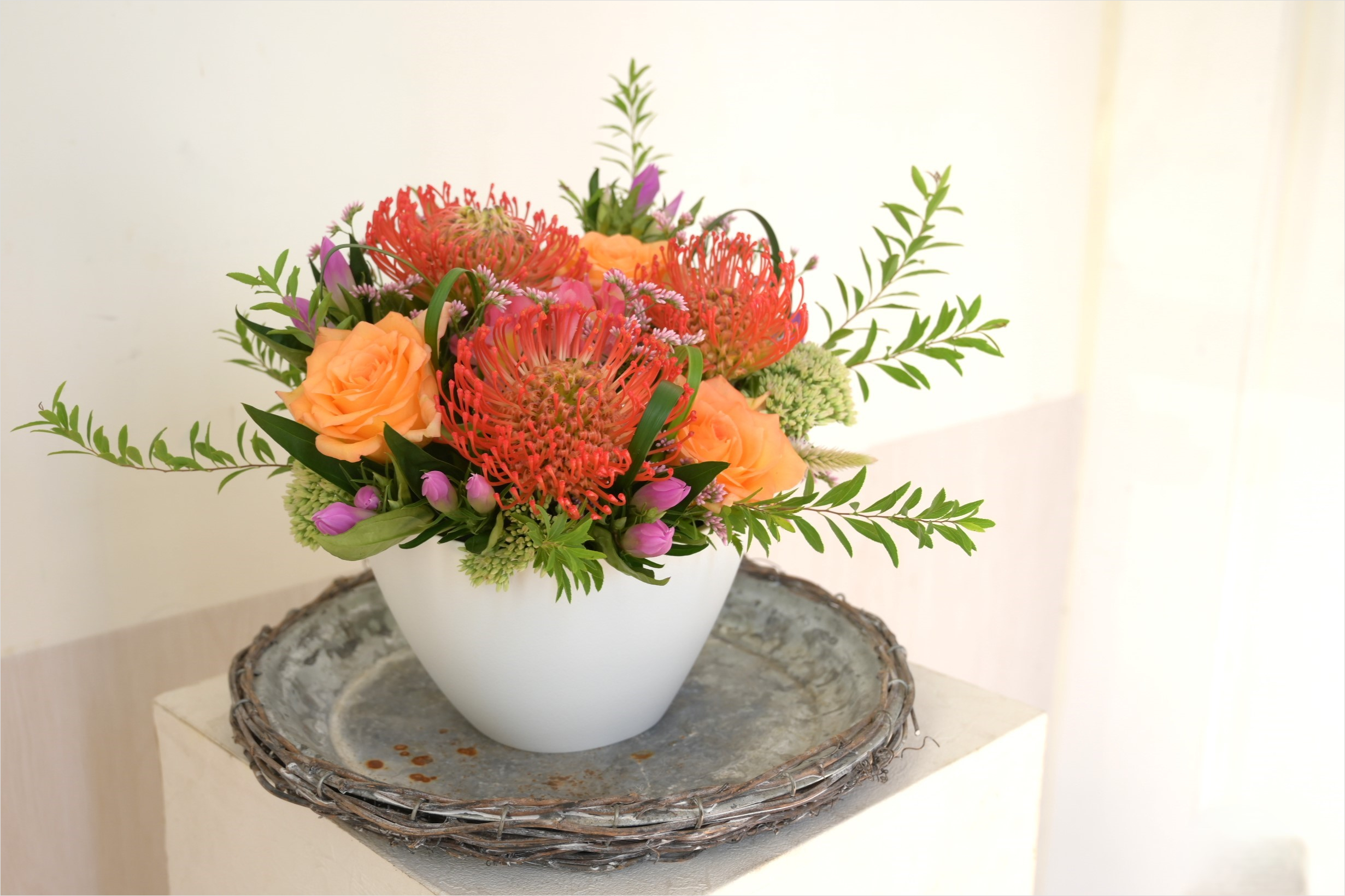 ピンクッションの入ったアレンジ♪